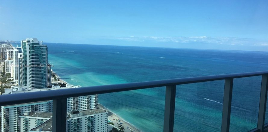 Condominio en Hollywood, Florida, 1 dormitorio № 1889937