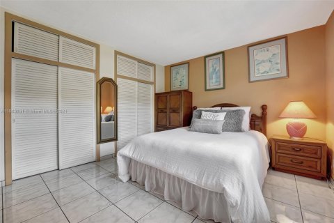 Condo in North Miami Beach, Florida, 1 bedroom  № 1730597 - photo 10