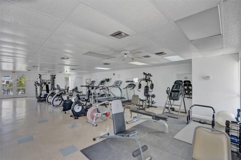 Condo in North Miami Beach, Florida, 1 bedroom  № 1730597 - photo 18