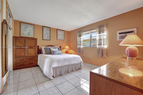 Condo in North Miami Beach, Florida, 1 bedroom  № 1730597 - photo 9