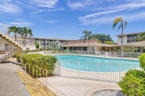 Condo in North Miami Beach, Florida, 1 bedroom  № 1730597 - photo 16