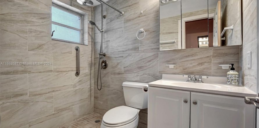 Condo in North Miami Beach, Florida, 1 bedroom  № 1730597