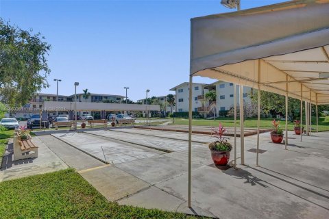 Condo in North Miami Beach, Florida, 1 bedroom  № 1730597 - photo 15