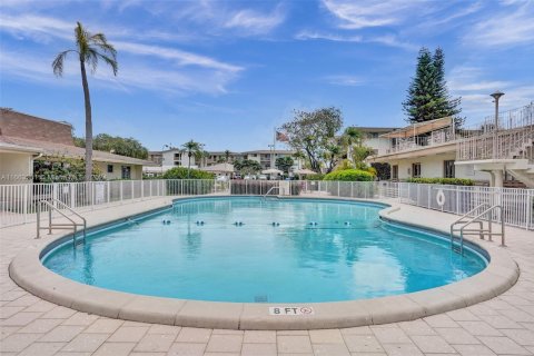 Condo in North Miami Beach, Florida, 1 bedroom  № 1730597 - photo 17