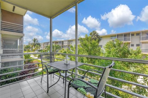 Condo in North Miami Beach, Florida, 1 bedroom  № 1730597 - photo 13
