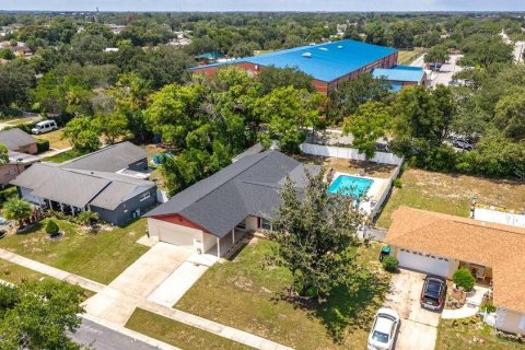 House in Orlando, Florida 5 bedrooms, 265.7 sq.m. № 2315238 - photo 3