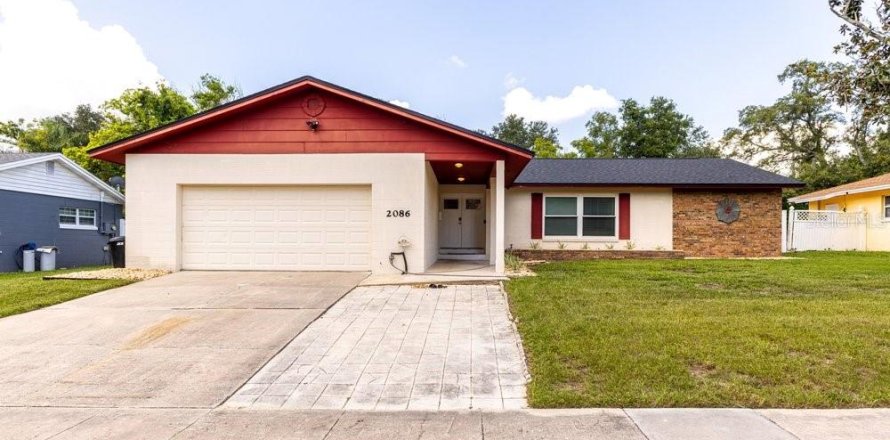 House in Orlando, Florida 5 bedrooms, 265.7 sq.m. № 2315238