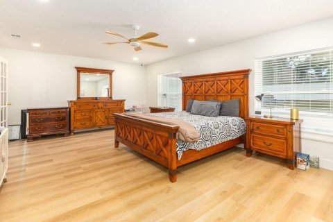 House in Orlando, Florida 5 bedrooms, 265.7 sq.m. № 2315238 - photo 10