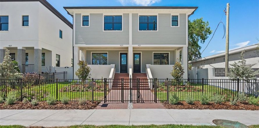 Touwnhouse à Saint Petersburg, Floride 4 chambres, 217.39 m2 № 2200092