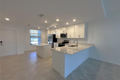 Copropriété à louer à Punta Gorda, Floride: 2 chambres, 145.76 m2 № 2104804 - photo 5