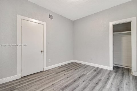 Снять в аренду виллу или дом в Форт-Лодердейл, Флорида 3 спальни, 422.33м2, № 2048962 - фото 10