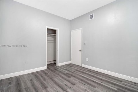 Снять в аренду виллу или дом в Форт-Лодердейл, Флорида 3 спальни, 422.33м2, № 2048962 - фото 9