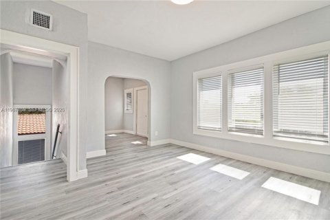 Снять в аренду виллу или дом в Форт-Лодердейл, Флорида 3 спальни, 422.33м2, № 2048962 - фото 7