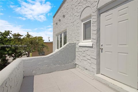 Снять в аренду виллу или дом в Форт-Лодердейл, Флорида 3 спальни, 422.33м2, № 2048962 - фото 4