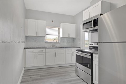 Снять в аренду виллу или дом в Форт-Лодердейл, Флорида 3 спальни, 422.33м2, № 2048962 - фото 8