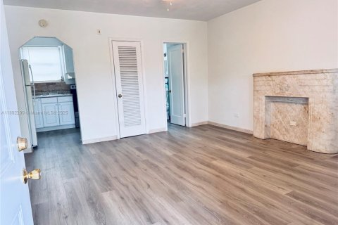 Condominio en alquiler en Hollywood, Florida, 38.65 m2 № 1929470 - foto 4