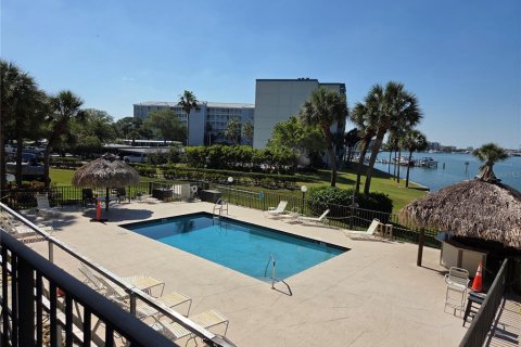 Condo in Clearwater, Florida, 2 bedrooms  № 2206488 - photo 13
