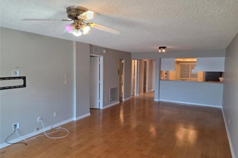 Condo in Clearwater, Florida, 2 bedrooms  № 2206488 - photo 6