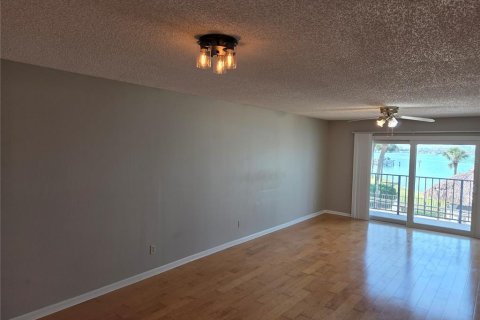 Condo in Clearwater, Florida, 2 bedrooms  № 2206488 - photo 9