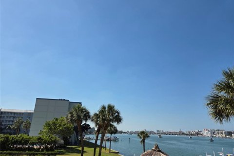 Condo in Clearwater, Florida, 2 bedrooms  № 2206488 - photo 16