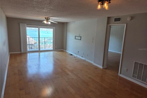 Condo in Clearwater, Florida, 2 bedrooms  № 2206488 - photo 8
