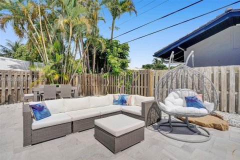 House in Pompano Beach, Florida 4 bedrooms, 256.04 sq.m. № 2049979 - photo 3