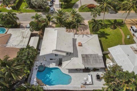 House in Pompano Beach, Florida 4 bedrooms, 256.04 sq.m. № 2049979 - photo 16