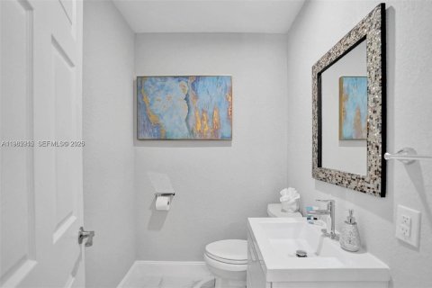 House in Pompano Beach, Florida 4 bedrooms, 256.04 sq.m. № 2049979 - photo 6