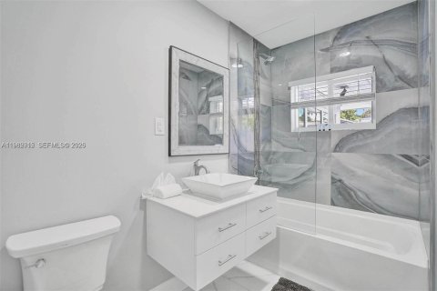 House in Pompano Beach, Florida 4 bedrooms, 256.04 sq.m. № 2049979 - photo 21