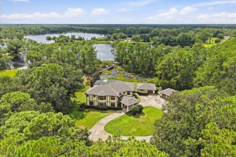 House in Polk City, Florida 4 bedrooms, 411.19 sq.m. № 2430793 - photo 4
