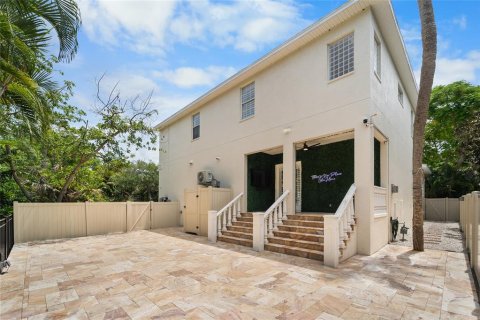 House in Tampa, Florida 4 bedrooms, 307.69 sq.m. № 2203328 - photo 23