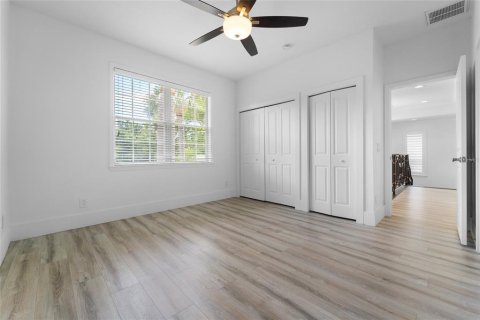 House in Tampa, Florida 4 bedrooms, 307.69 sq.m. № 2203328 - photo 30