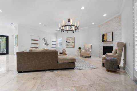 House in Tampa, Florida 4 bedrooms, 307.69 sq.m. № 2203328 - photo 16