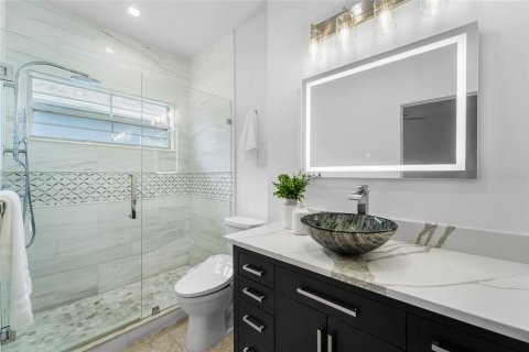 House in Tampa, Florida 4 bedrooms, 307.69 sq.m. № 2203328 - photo 27