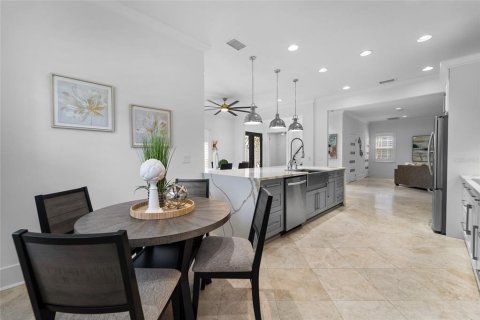 House in Tampa, Florida 4 bedrooms, 307.69 sq.m. № 2203328 - photo 13