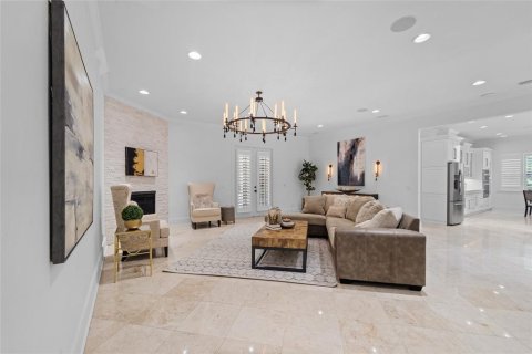 House in Tampa, Florida 4 bedrooms, 307.69 sq.m. № 2203328 - photo 15