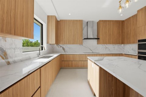 Купить виллу или дом в Майами, Флорида 4 спальни, 265.24м2, № 2021544 - фото 11