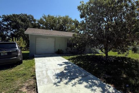 House in Eustis, Florida 3 bedrooms, 92.9 sq.m. № 1905170 - photo 3