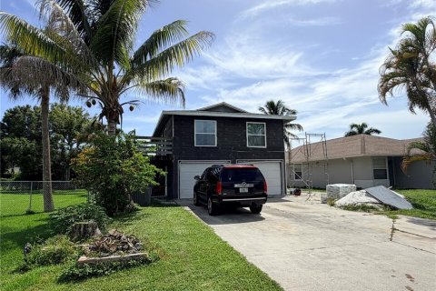 House in Naples, Florida 2 bedrooms, 80.27 sq.m. № 2197641 - photo 2