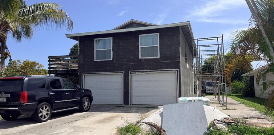 House in Naples, Florida 2 bedrooms, 80.27 sq.m. № 2197641