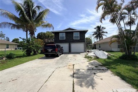 House in Naples, Florida 2 bedrooms, 80.27 sq.m. № 2197641 - photo 3