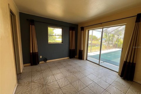 Casa en venta en Cape Coral, Florida, 3 dormitorios, 159.61 m2 № 1733297 - foto 10