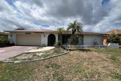 Casa en venta en Cape Coral, Florida, 3 dormitorios, 159.61 m2 № 1733297 - foto 1