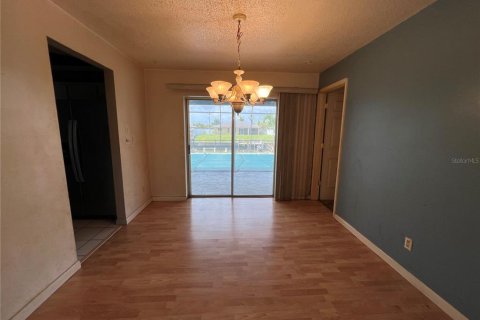 Casa en venta en Cape Coral, Florida, 3 dormitorios, 159.61 m2 № 1733297 - foto 4