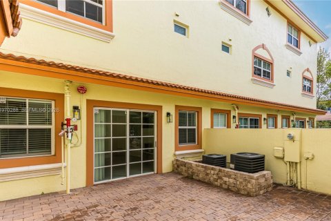 Touwnhouse à louer à Fort Lauderdale, Floride: 3 chambres, 217.95 m2 № 2036515 - photo 6