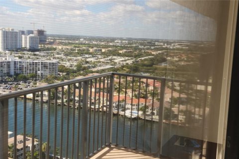 Condo in Hollywood, Florida, 2 bedrooms  № 2025214 - photo 17