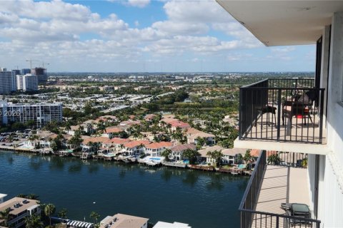 Condo in Hollywood, Florida, 2 bedrooms  № 2025214 - photo 2