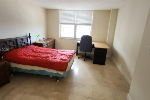 Condo in Hollywood, Florida, 2 bedrooms  № 2025214 - photo 13