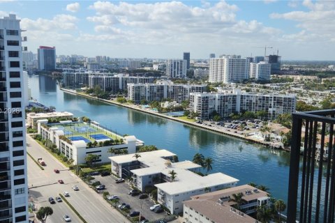 Condo in Hollywood, Florida, 2 bedrooms  № 2025214 - photo 15