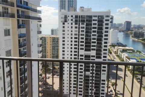 Condo in Hollywood, Florida, 2 bedrooms  № 2025214 - photo 8